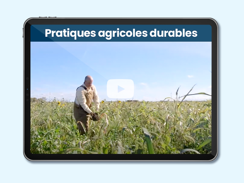 Un fermier qui travaille dans le champ. Texte sur l'écran: Pratiques agricoles durables